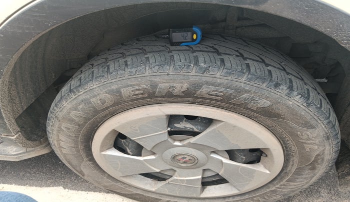 2015 Mahindra XUV500 W6, Diesel, Manual, 1,52,844 km, tyre