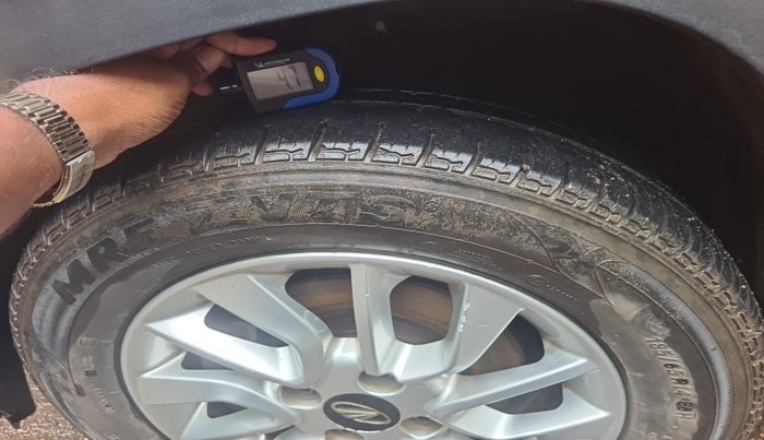 2017 Mahindra Kuv100 K6 PLUS 6 STR, Petrol, Manual, 50,501 km, tyre