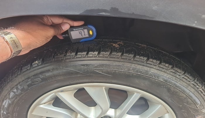 2017 Mahindra Kuv100 K6 PLUS 6 STR, Petrol, Manual, 50,501 km, tyre