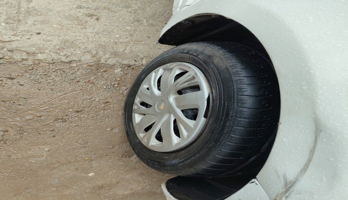 2011 Maruti Swift VDI, Diesel, Manual, 1,92,730 km, tyre