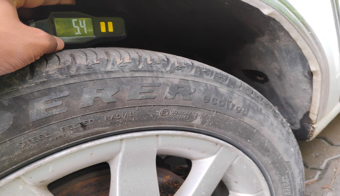 2012 Renault Fluence 1.5 E4, Diesel, Manual, 2,29,170 km, tyre