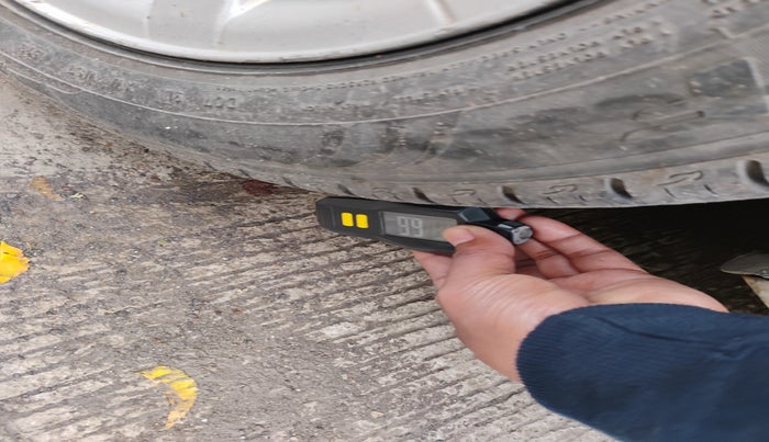 2012 Renault Fluence 1.5 E4, Diesel, Manual, 2,29,170 km, tyre