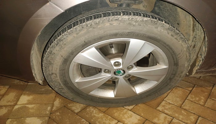 2012 Skoda Superb ELEGANCE 2.0 TDI CR AT, Diesel, Automatic, 1,07,600 km, tyre