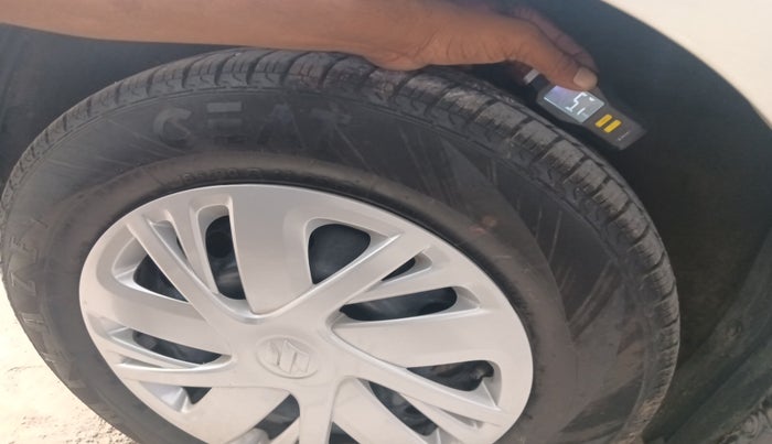 2017 Maruti Swift VXI, Petrol, Manual, 80,573 km, tyre