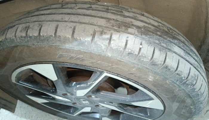 2023 Tata PUNCH ACCOMPLISHED DAZZLE PACK AMT, Petrol, Automatic, 29,749 km, tyre