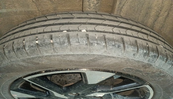 2023 Tata PUNCH ACCOMPLISHED DAZZLE PACK AMT, Petrol, Automatic, 29,749 km, tyre