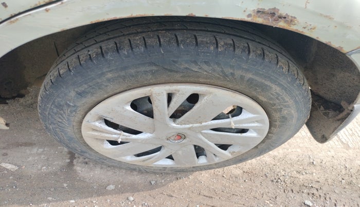 2011 Ford Figo ZXI 1.4 DIESEL, Diesel, Manual, 2,12,349 km, tyre