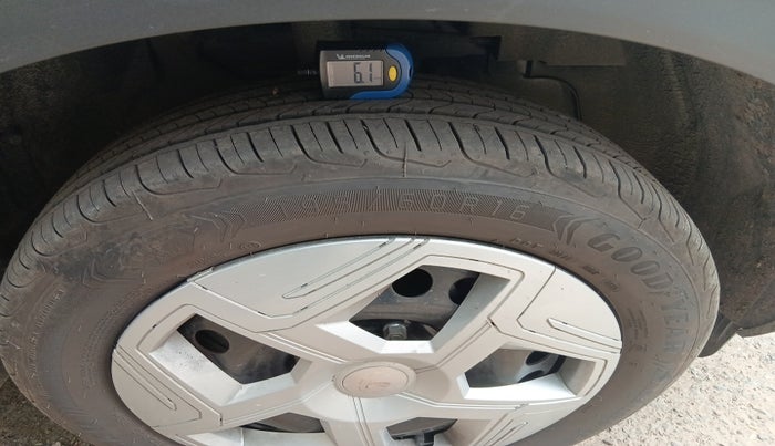 2025 Tata NEXON  Pure Plus 1.2 Petrol AMT, Petrol, Automatic, 1,296 km, tyre