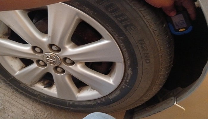 2011 Toyota Corolla Altis VL AT PETROL, Petrol, Automatic, 1,17,710 km, tyre
