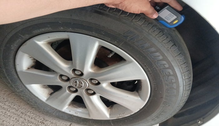 2011 Toyota Corolla Altis VL AT PETROL, Petrol, Automatic, 1,17,710 km, tyre