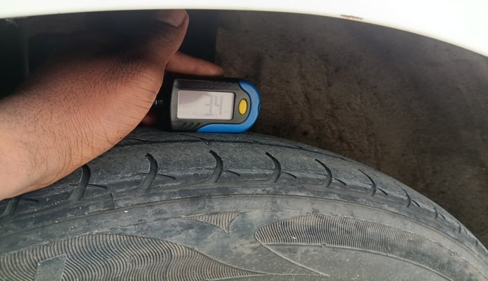 2014 Ford Figo TITANIUM 1.4 DIESEL, Diesel, Manual, 1,09,350 km, tyre