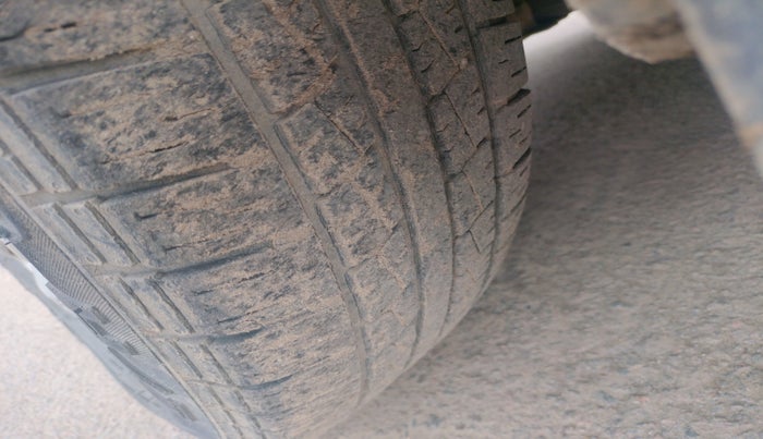 2015 Renault Duster 85 PS RXL DIESEL, Diesel, Manual, 1,51,320 km, tyre