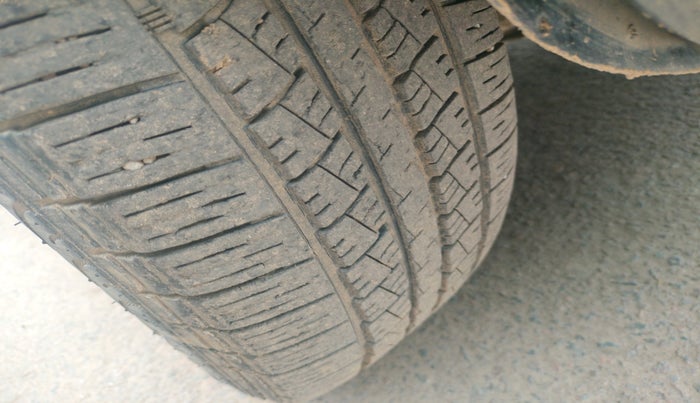 2015 Renault Duster 85 PS RXL DIESEL, Diesel, Manual, 1,51,320 km, tyre