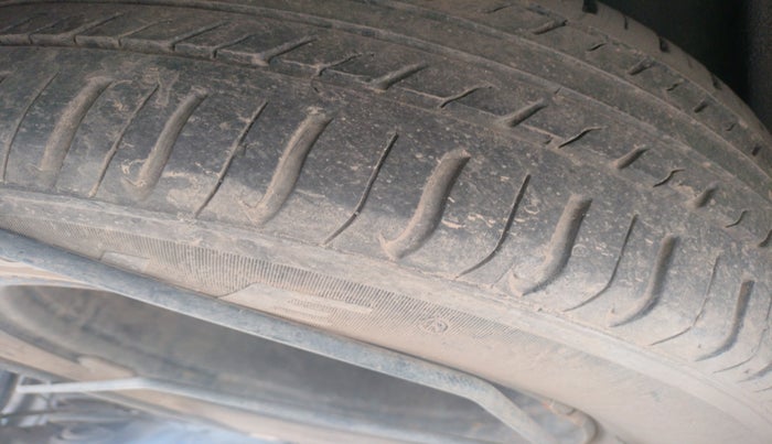 2015 Renault Duster 85 PS RXL DIESEL, Diesel, Manual, 1,51,320 km, tyre