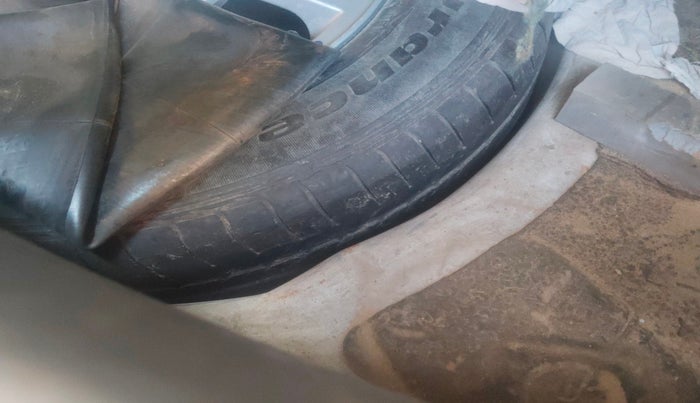 2011 Maruti Ritz ZXI, Petrol, Manual, 79,592 km, tyre
