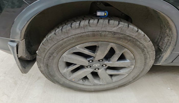 2020 Tata Harrier XZA PLUS 2.0L DARK EDITION, Diesel, Automatic, 1,00,477 km, tyre