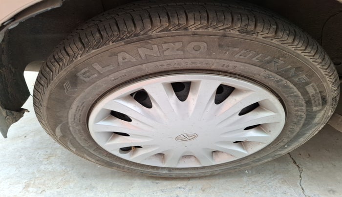 2010 Tata Indigo CS GLS, Petrol, Manual, 48,402 km, tyre