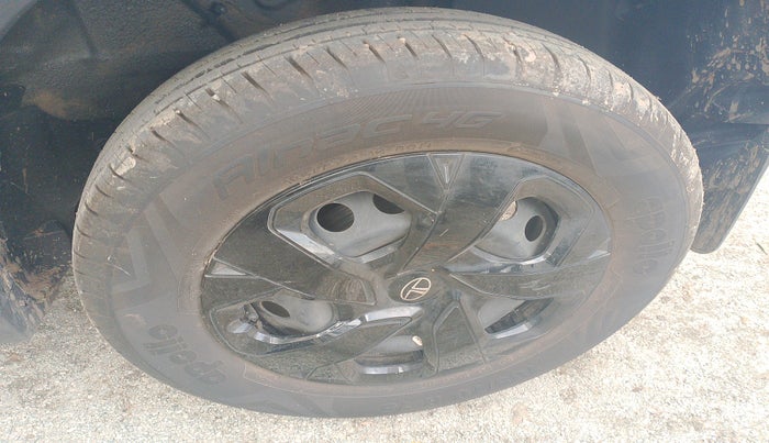 2024 Tata PUNCH ADVENTURE RHYTHM PACK MT, Petrol, Manual, 6,561 km, tyre