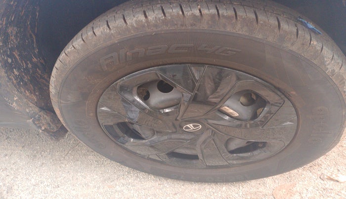 2024 Tata PUNCH ADVENTURE RHYTHM PACK MT, Petrol, Manual, 6,561 km, tyre