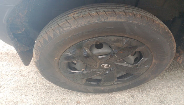 2024 Tata PUNCH ADVENTURE RHYTHM PACK MT, Petrol, Manual, 6,561 km, tyre