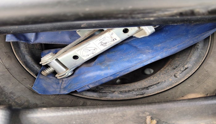 2017 Maruti Wagon R 1.0 LXI CNG, Petrol, Manual, 1,13,763 km, tyre