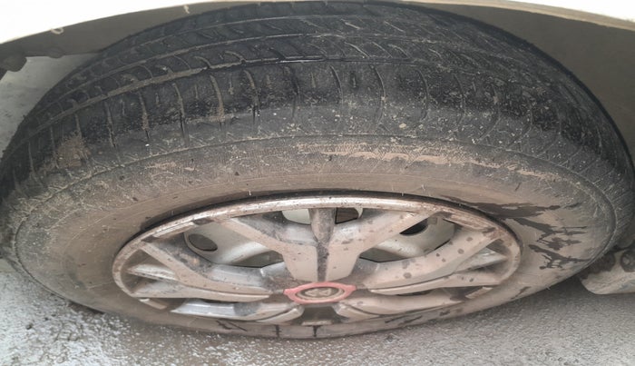 2015 Maruti Swift Dzire TOUR DIESEL, Diesel, Manual, 1,86,863 km, tyre
