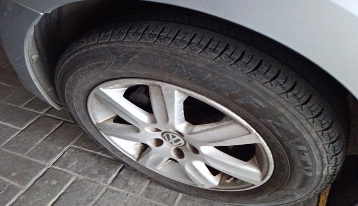 2013 Volkswagen Vento COMFORTLINE 1.6, Petrol, Manual, 38,800 km, tyre