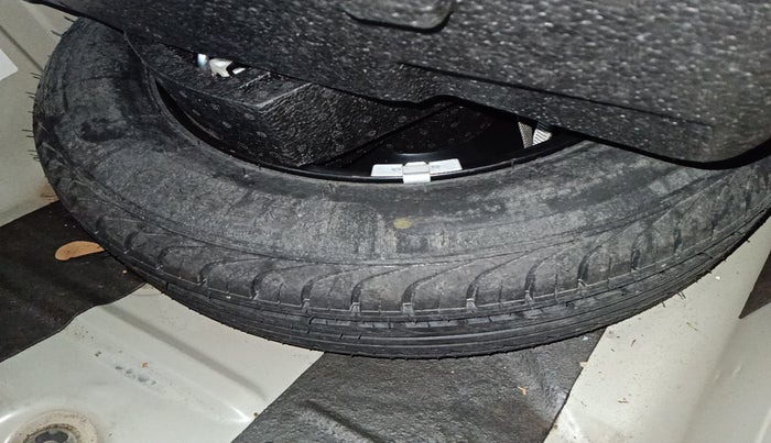 2013 Volkswagen Vento COMFORTLINE 1.6, Petrol, Manual, 38,800 km, tyre