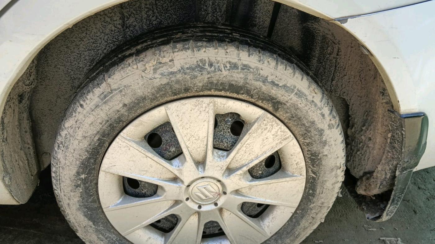 2011 Maruti SX4 VDI, Diesel, Manual, 1,32,500 km, tyre