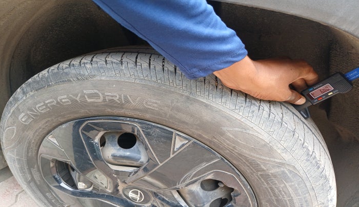 2024 Tata PUNCH ADVENTURE RHYTHM CNG MT, Petrol, Manual, 28,684 km, tyre