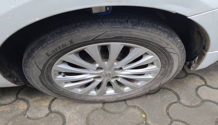 2015 Maruti Ciaz ZXI, Petrol, Manual, 76,780 km, tyre