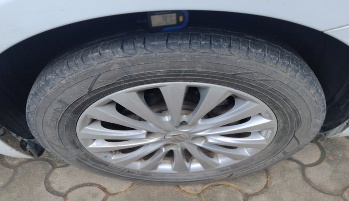 2015 Maruti Ciaz ZXI, Petrol, Manual, 76,780 km, tyre