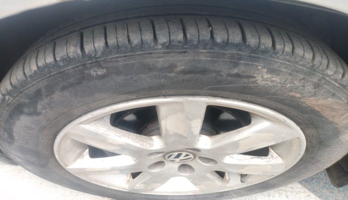 2011 Volkswagen Vento HIGHLINE DIESEL 1.6, Diesel, Manual, 1,39,338 km, tyre