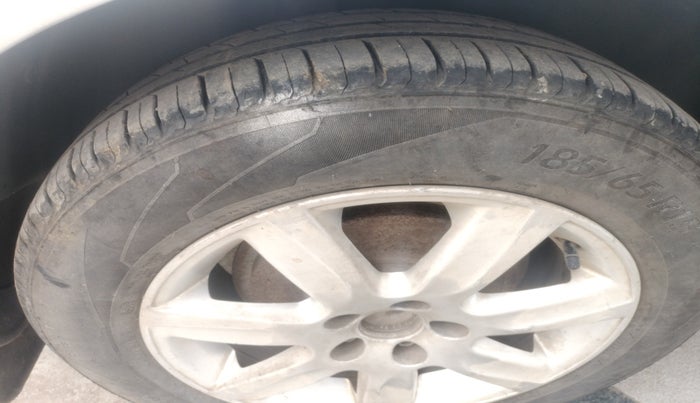 2011 Volkswagen Vento HIGHLINE DIESEL 1.6, Diesel, Manual, 1,39,338 km, tyre