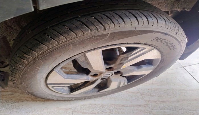 2024 Nissan MAGNITE N-Connecta B4D 1.0 Petrol MT Dual Tone, Petrol, Manual, 2,300 km, tyre