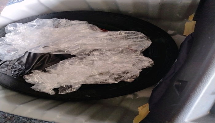 2024 Nissan MAGNITE N-Connecta B4D 1.0 Petrol MT Dual Tone, Petrol, Manual, 2,300 km, tyre