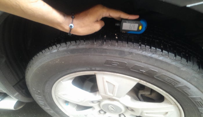 2012 Mahindra XUV500 W8, Diesel, Manual, 78,484 km, tyre