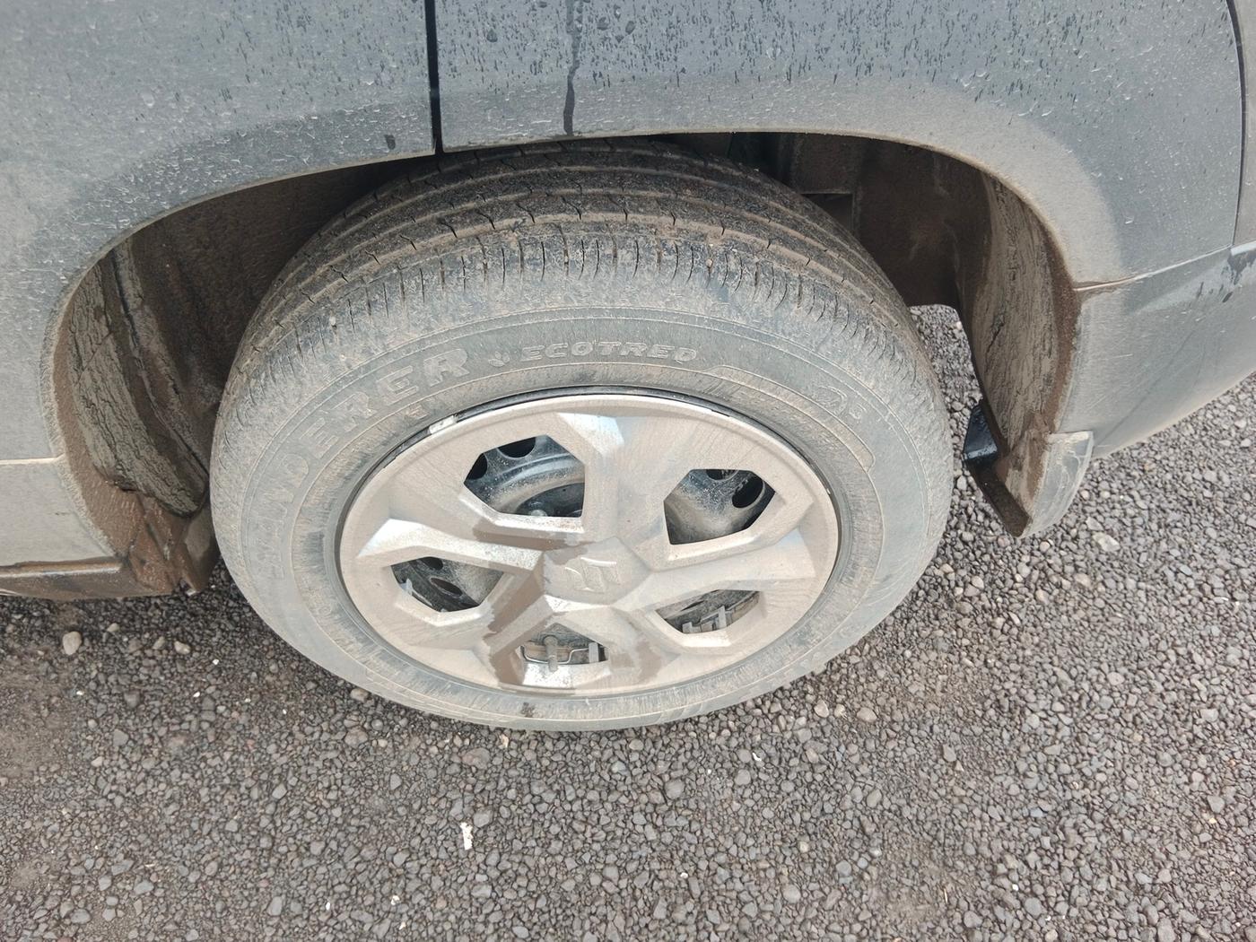 2025 Maruti BREZZA LXI S- CNG, Petrol, Manual, 442 km, tyre
