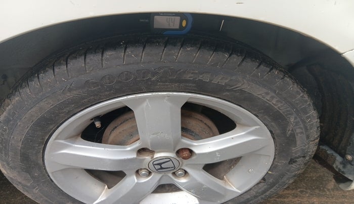 2011 Honda City 1.5L I-VTEC V MT, Petrol, Manual, 2,59,596 km, tyre