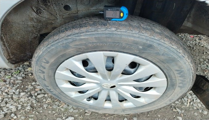 2011 Toyota Etios G, Petrol, Manual, 1,03,895 km, tyre
