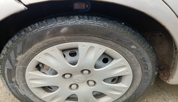 2013 Honda Brio S MT, Petrol, Manual, 1,07,721 km, tyre