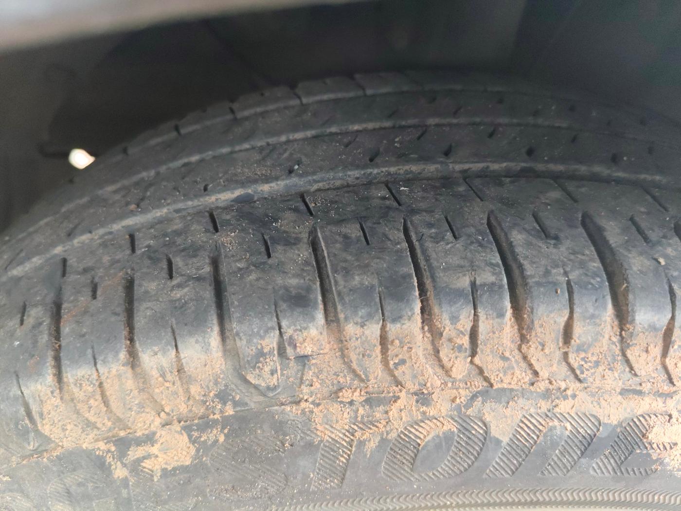 2021 Maruti XL6 ALPHA AT, Petrol, Automatic, 48,047 km, tyre