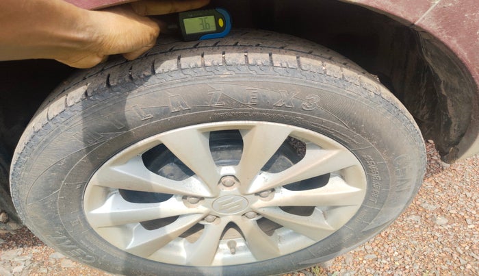 2013 Maruti Ertiga ZXI, Petrol, Manual, 97,000 km, tyre