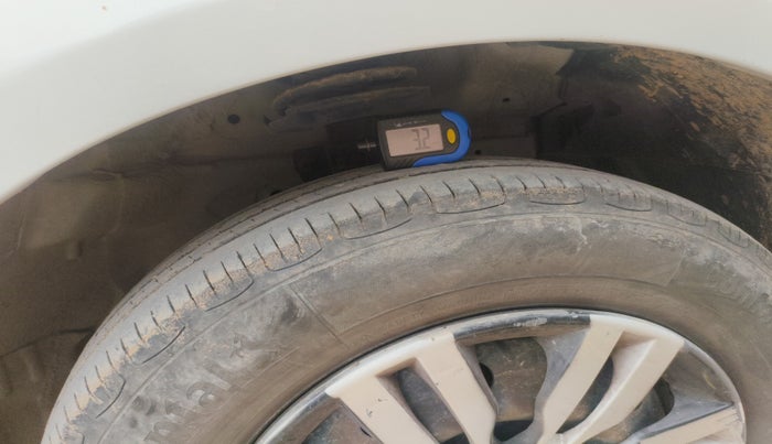 2013 Maruti Swift VDI, Diesel, Manual, 3,03,461 km, tyre