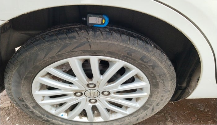 2024 Maruti Dzire ZXI CNG, Petrol, Manual, 26,315 km, tyre
