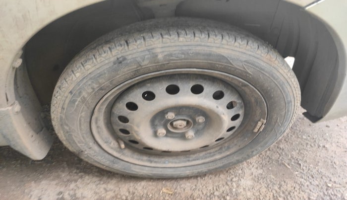 2013 Maruti Wagon R 1.0 VXI, Petrol, Manual, 1,12,721 km, tyre