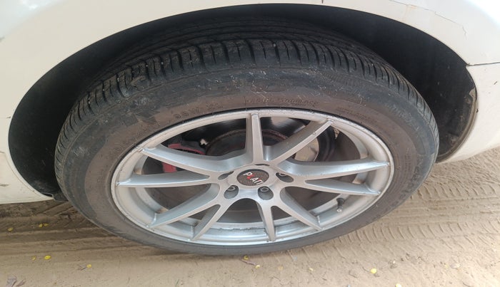 2012 Skoda Superb AMBITION 2.0 TDI CR AT, Diesel, Automatic, 1,44,890 km, tyre