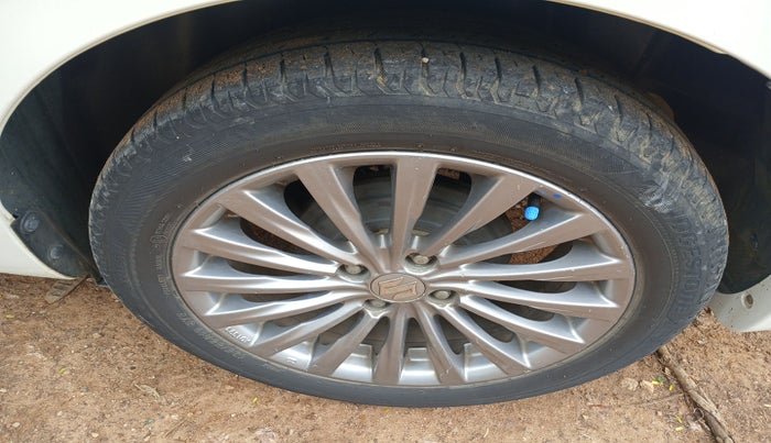 2017 Maruti Ciaz ZXI+, Petrol, Manual, 1,04,407 km, tyre