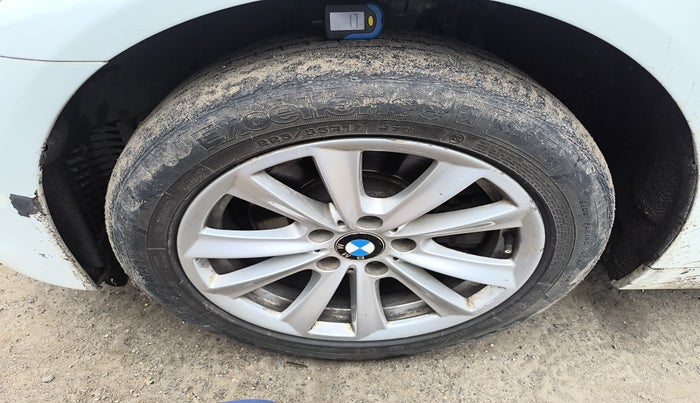 2013 BMW 5 Series 520D 2.0, Diesel, Automatic, 1,01,789 km, tyre