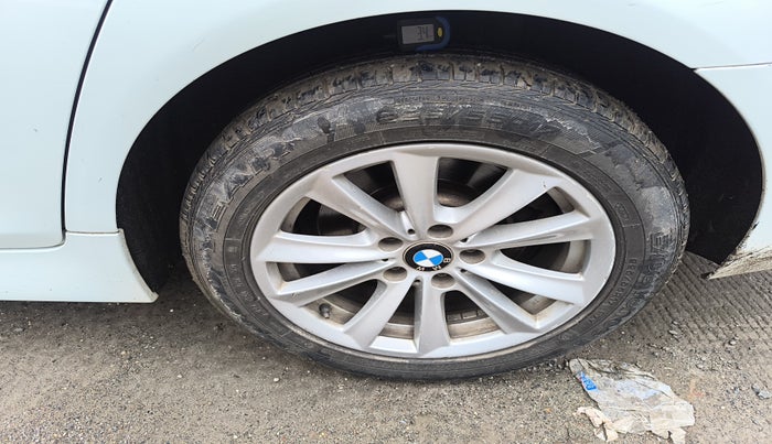 2013 BMW 5 Series 520D 2.0, Diesel, Automatic, 1,01,789 km, tyre